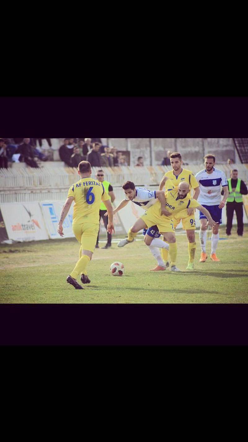 Klajdi Burba i en duell for FC Drita. Foto: Privat