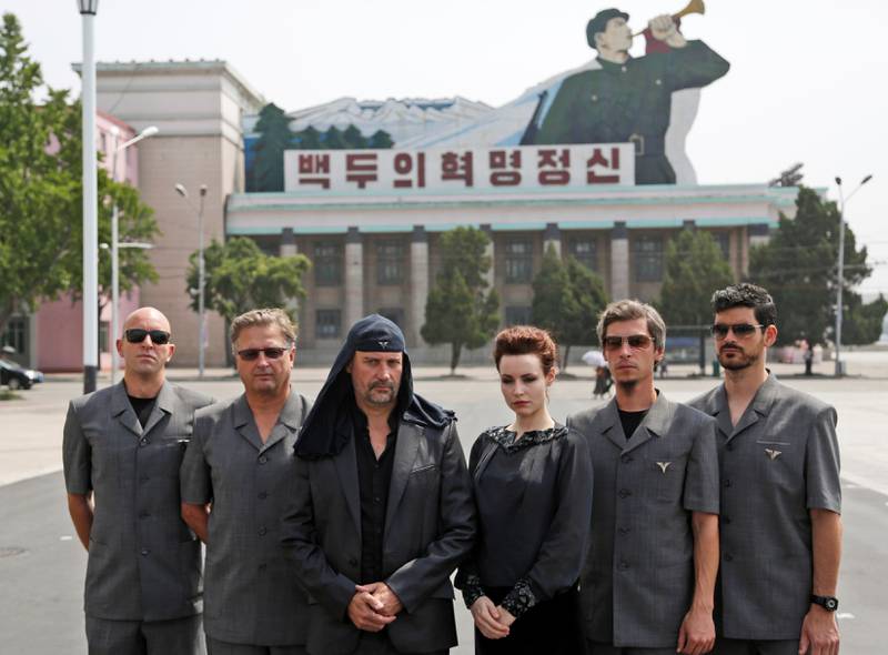 Konsertklare Laibach poserer på Kim Il Sung-plassen i Pyongyang, North Korea, i august 2015. Filmen fra det unike evenementet vises nå under Film Fra Sør-festivalen i Oslo.