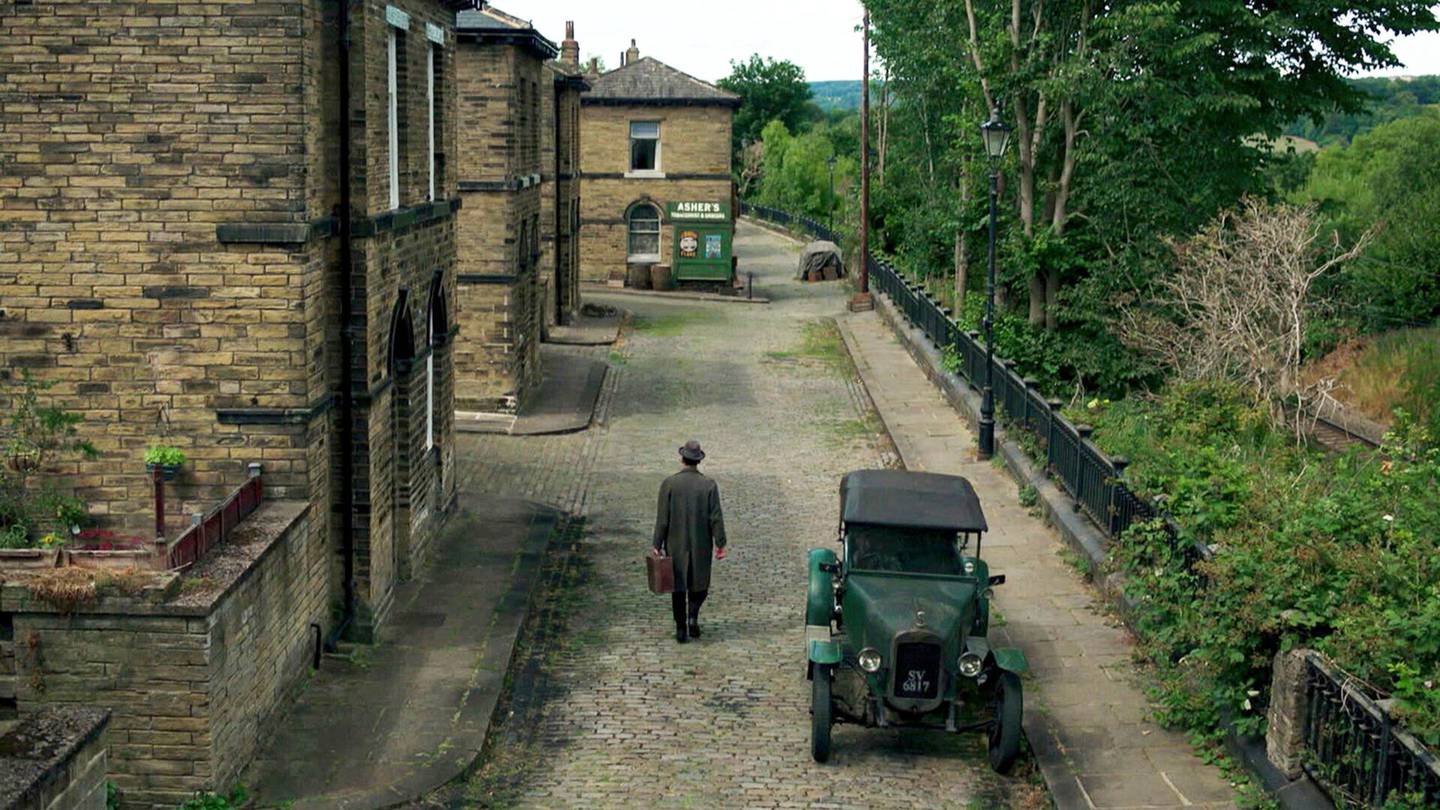 Detektiven Hercule Poirot befinner seg i England i 1933 i påskens Agatha Christie-historie på TV 2.