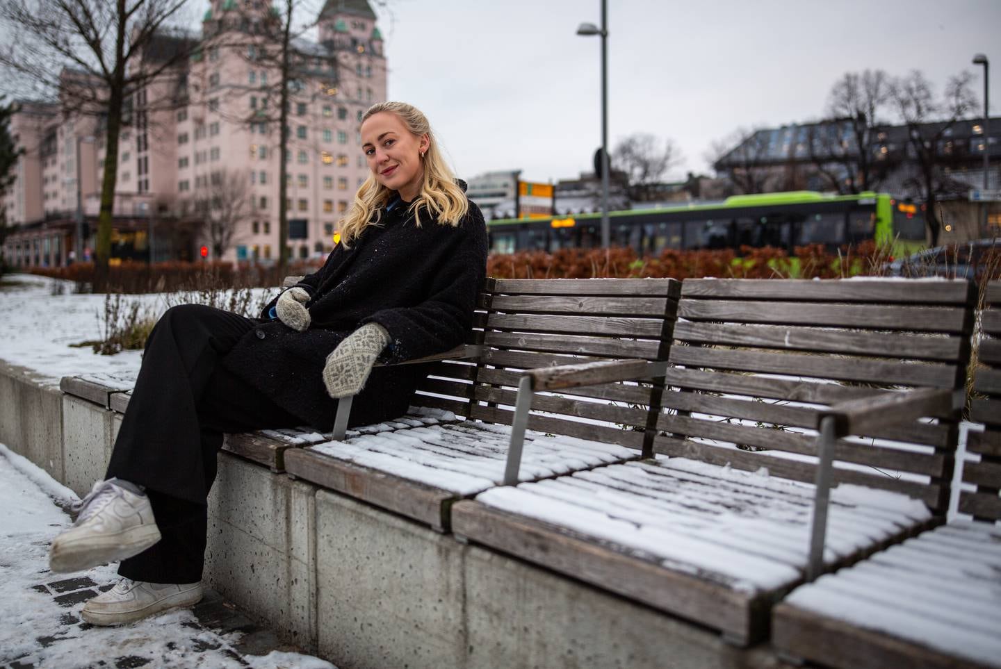 Ernæringskonsulent Lise Sofie Nøss (24) har skrevet boka «Cravings», en selvhjelpsbok for nordmenn som vil få kontroll på matsuget.