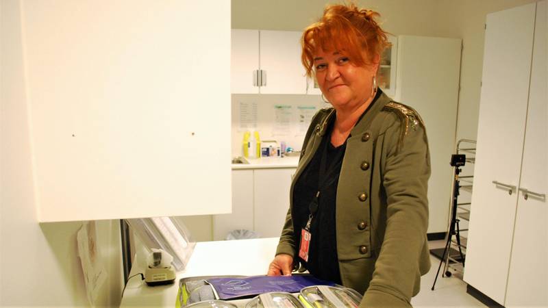 Leder ved overgrepsmottaket i Østfold, Ann Helen Lomsdalen tror økt oppmerksomhet rundt tematikken bidrar til å senke terskelen for å oppsøke hjelp.