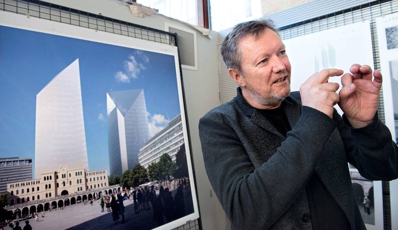 Snøhetta-arkitekt Kjell T. Thoresen foran deres forslag «Folk». FOTO: MIMSY MØLLER