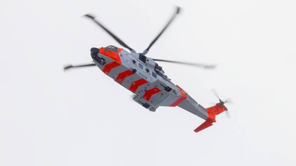 Seks personer heist opp fra vannet etter helikopterulykke utenfor Bergen
