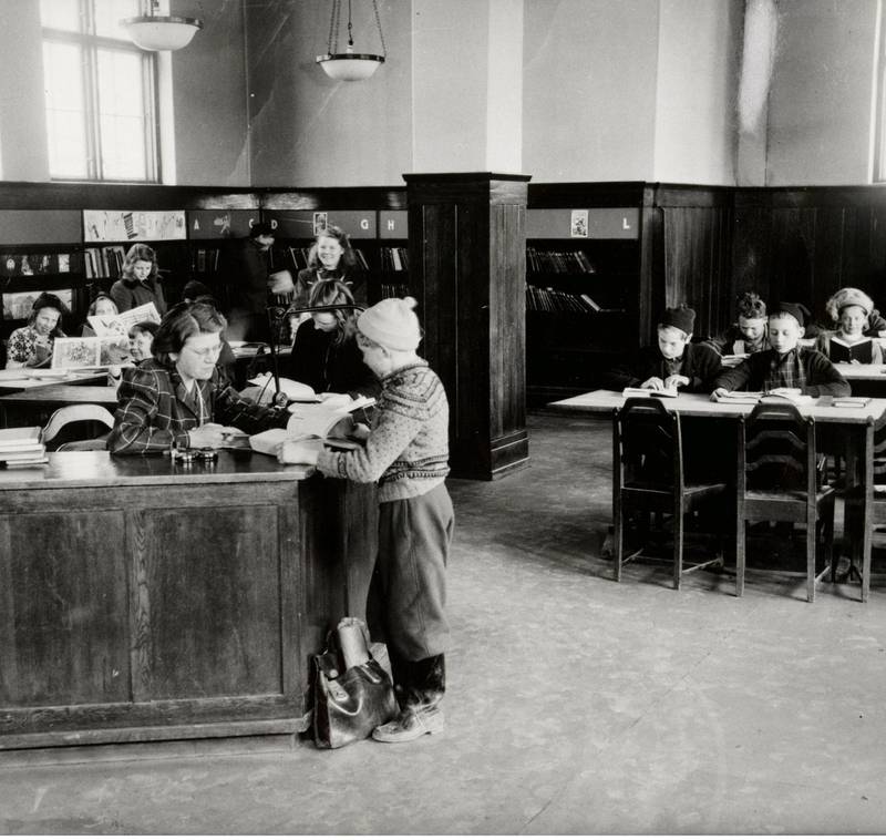 Deichmanske bibliotek på Schous plass var populært blant barn også i 1949.