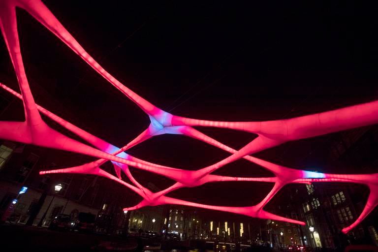 Bevegelige lys som visualiserer hjerneaktivitet, i Amsterdam i 2018.