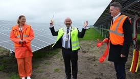 Åpnet solcellepark på ti mål: - Har 200 mål til