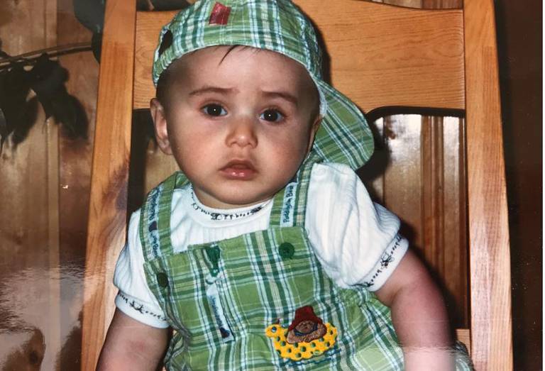 Cengiz Al i 1999, to år gammel.