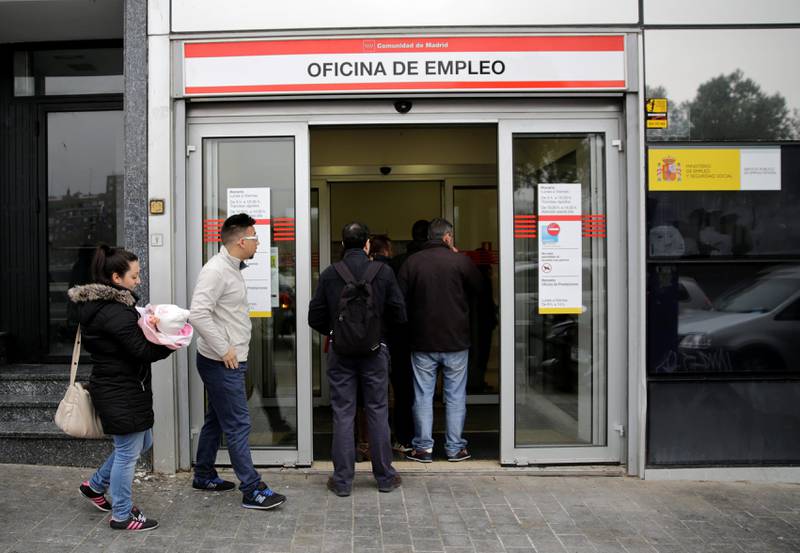 Flere jobber skapes nå i Spania, men arbeidsledigheten er fortsatt høy. Her fra et arbeidskontor i Madrid. FOTO: NTB SCANPIX