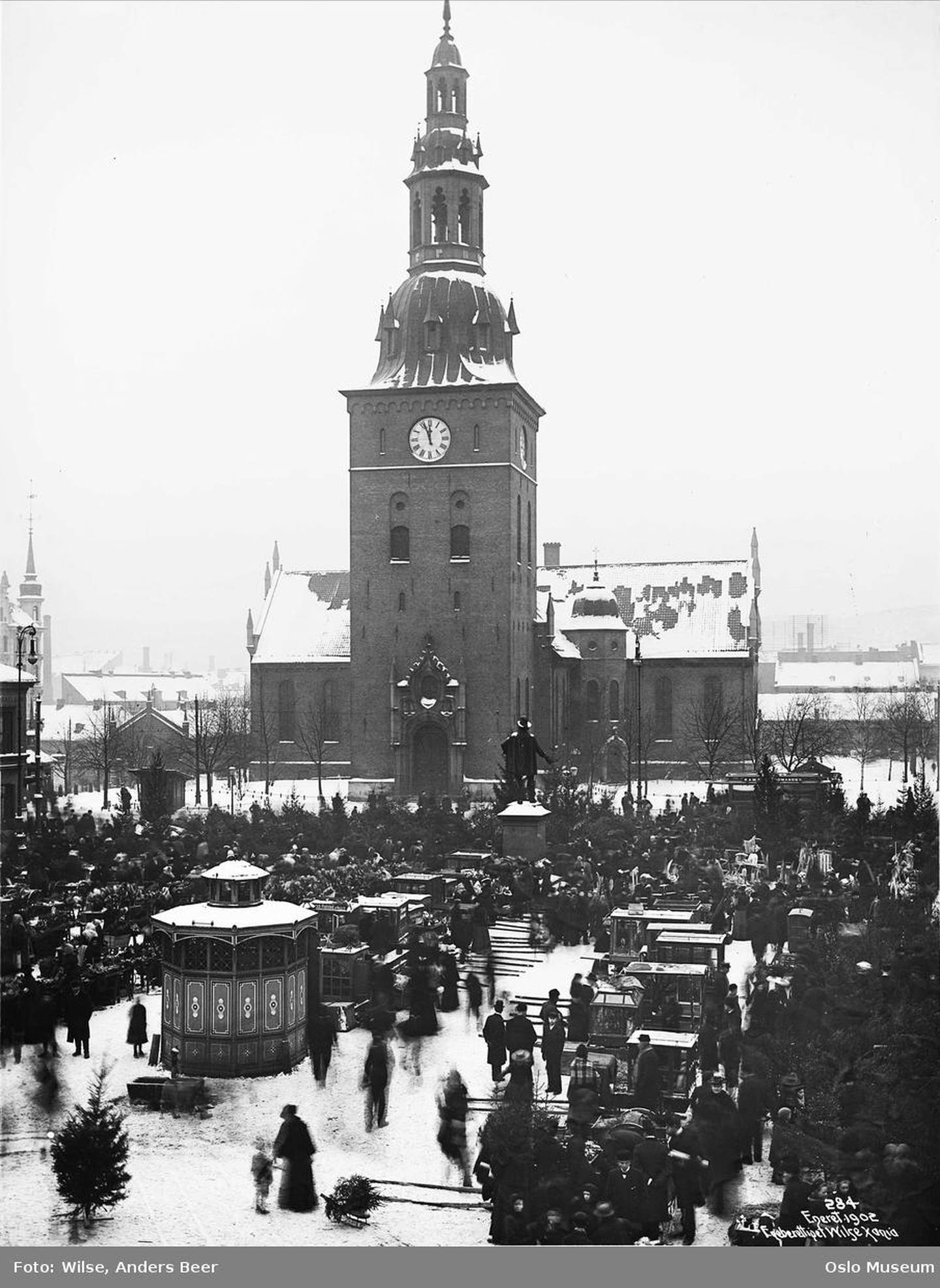 Juletresalg, Stortorget i Oslo, 1902.