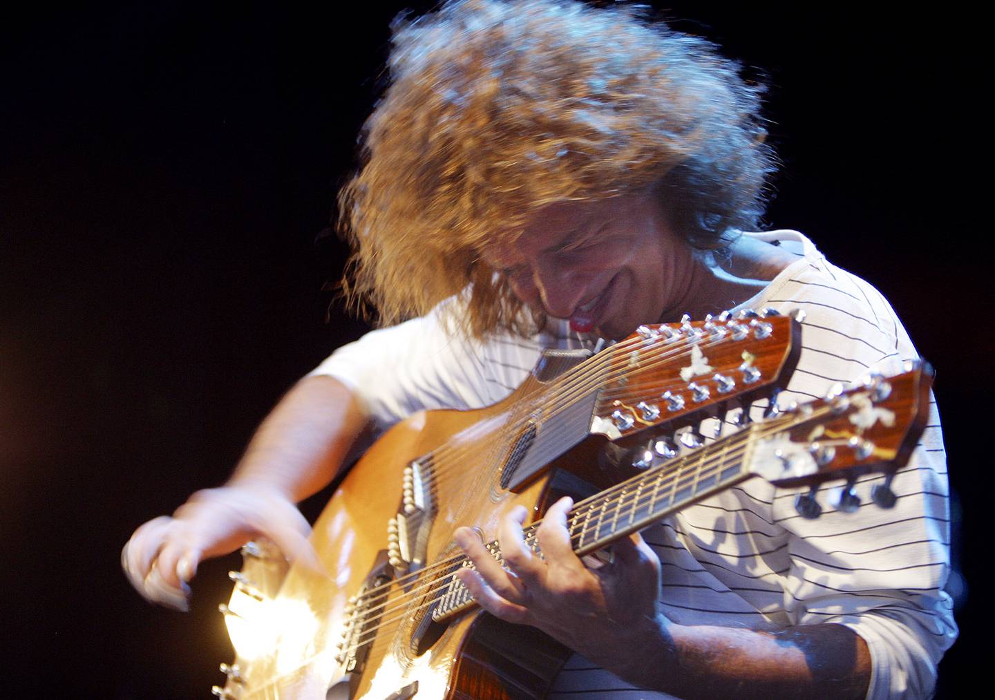 Pat Metheny i aksjon på gitaren for noen år siden. Foto: AP