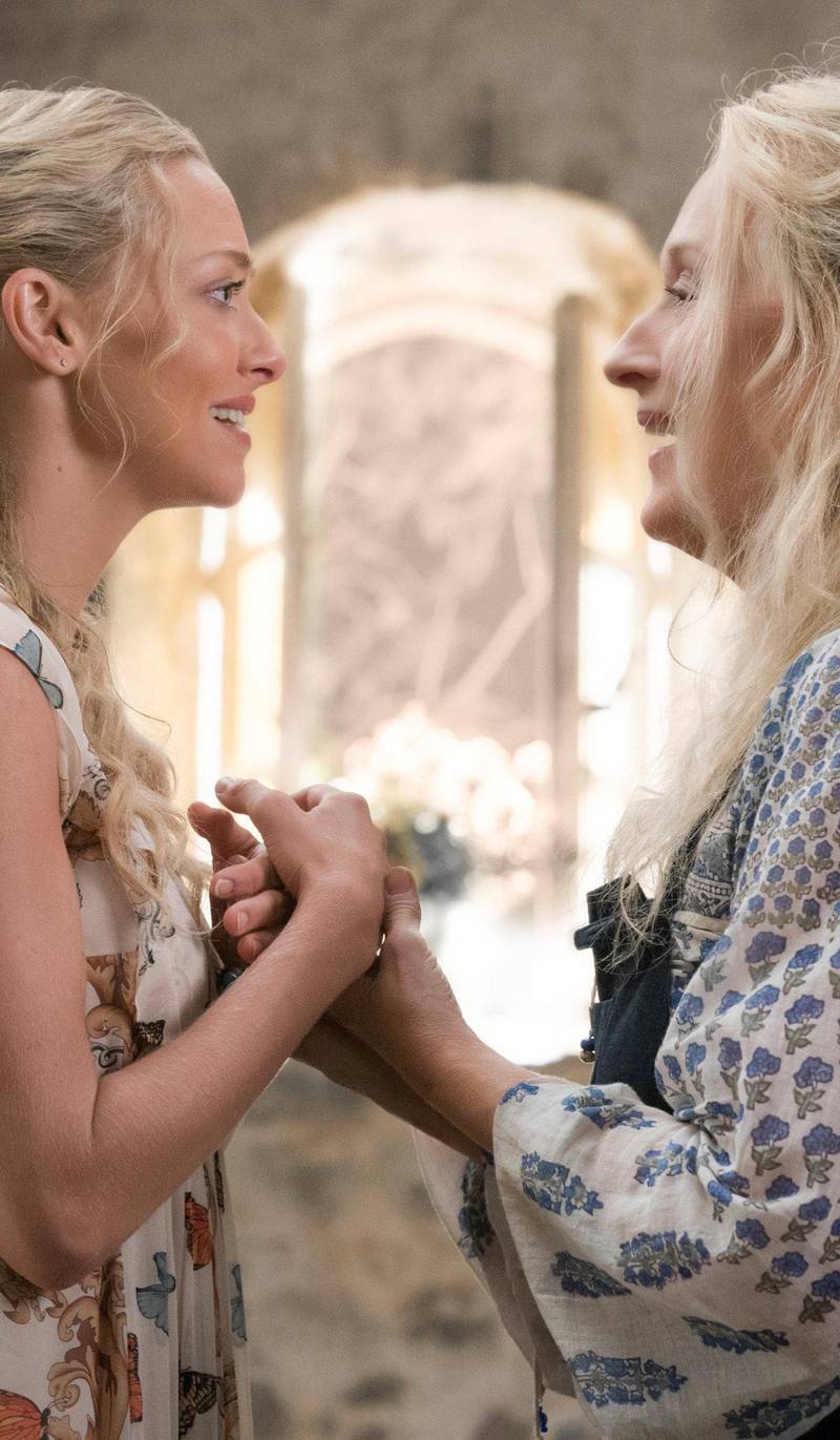 Abba-attraksjonen holder seg: Amanda Seyfried (t.v.) og Meryl Streep fortsetter å trollbinde publikum med allsangversjoner av Abba innrammet av middelhavsdrømmer i «Mamma Mia! Here We Go Again.» FOTO: JONATHAN PRIME/UNIVERSAL PICTURES