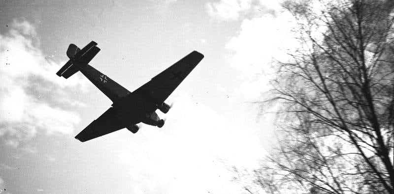 Et tysk fly over Fornebu flyplass invasjonsdagen 9. april 1940. FOTO: NTB SCANPIX