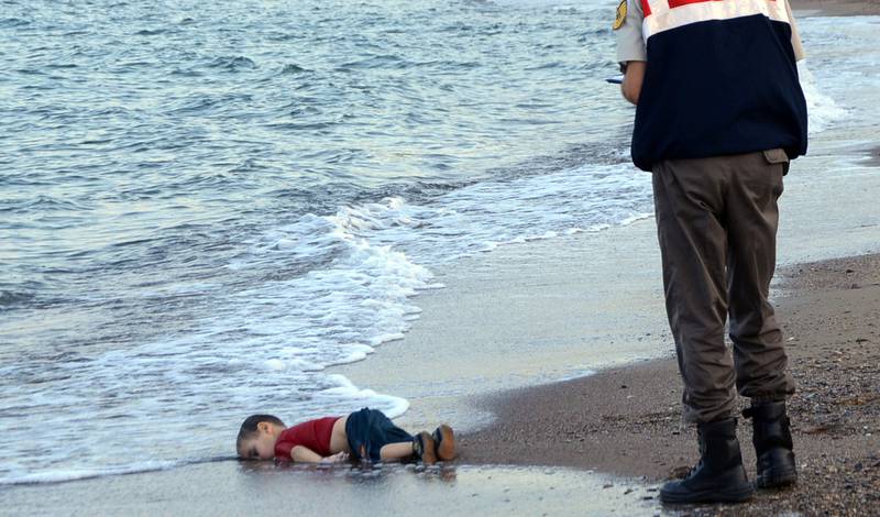 Bildet av Alan Kurdi (3) som ble funnet druknet på en strand i Tyrkia 2. september 2015, ble spådd å være et vendepunkt for en mer human flyktningpolitikk. Det ble det ikke.