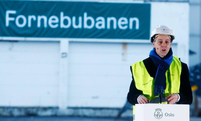 Fornebu 20201211. 
Samferdselsminister Knut Arild Hareide under anleggsstarten av den nye Fornebubanen.
Foto: Terje Pedersen / NTB