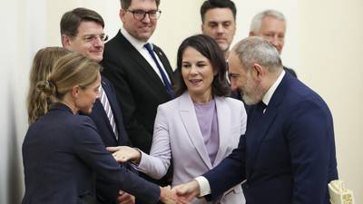 Armenias statsminister melder om godt og dårlig nytt fra fredssamtalene