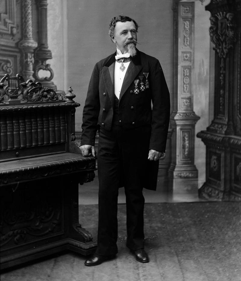 Peter Petersen var generalkonsul for Østerrike-Ungarn og direktør for Nydalens Compagnie.    Han var berømt for sin hang til luksus.