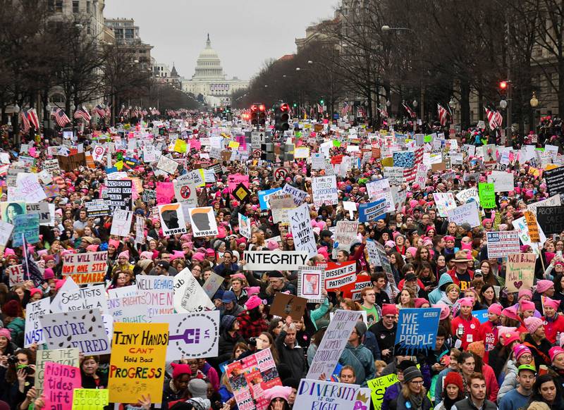 Oppmøtet på kvinnemarsjene var overveldende, men vil engasjementet mot Donald Trump kunne gi politiske resultater? Her fra Washington sist helg – kongressbygningen i bakgrunnen. 