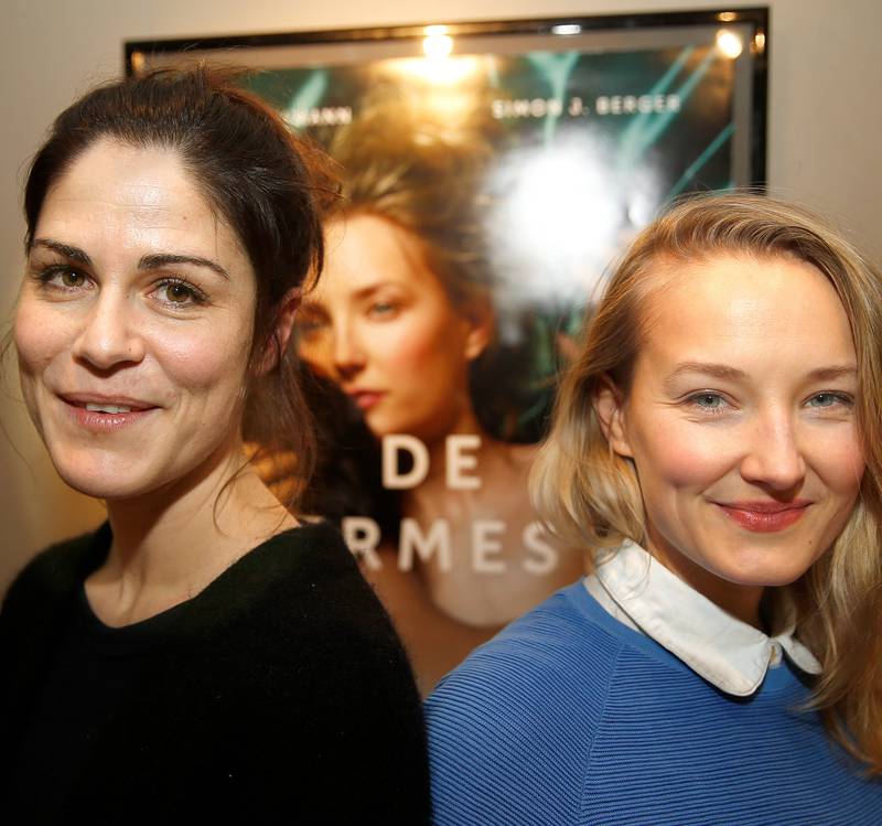«De nærmeste» med regissør Anne Sewitsky til venstre og skuespiller Ine Marie Wilmann har premiere 27. mars. FOTO: NTB SCANPIX