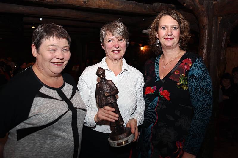 Asta Beate Håland, Randi Mobæk og Ane Stø mottok Siddisprisen på vegne av Kvinnegruppen Ottar.