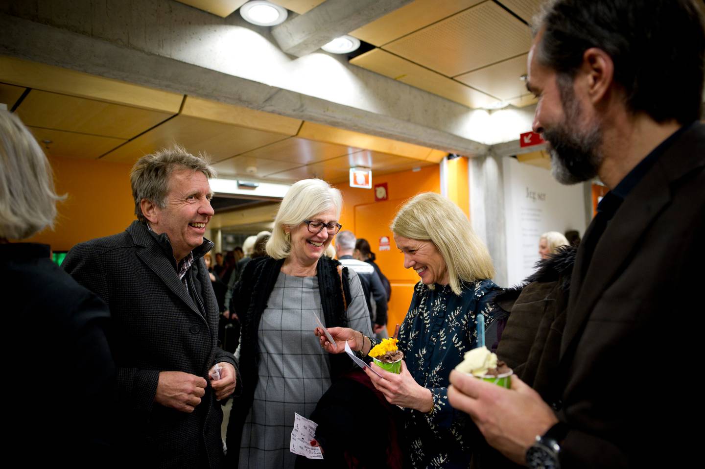Stavanger-ordfører Christine Sagen, varaordfører Bjørg Tysdal Moe og Per A. Thorbjørnsen (V) på premiere av «Now it’s dark» på Sølvberget.
