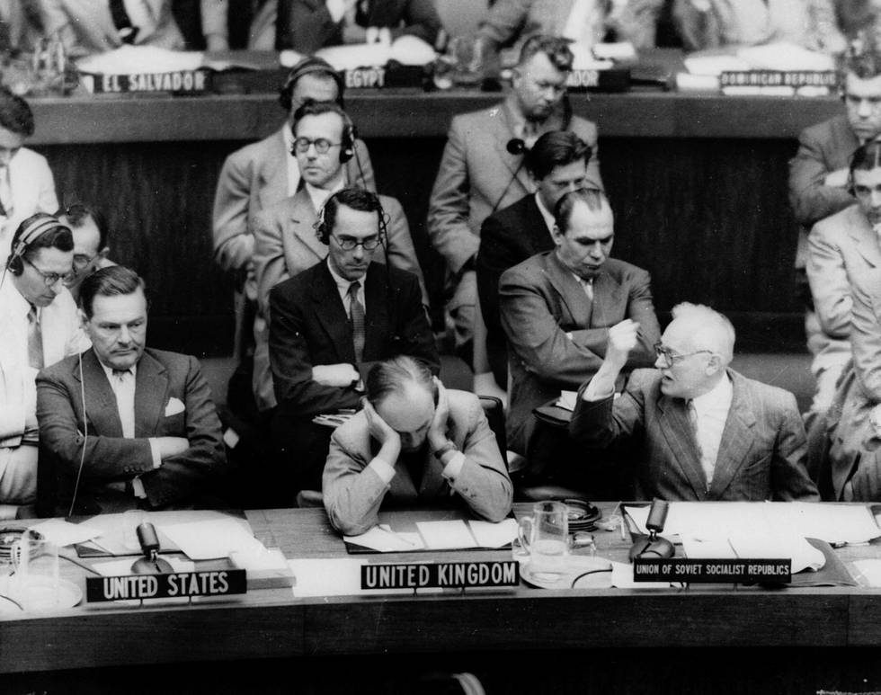 FN 1953. Fra et møte i FNs sikkerhetsråd. Foto: AP/SCANPIX