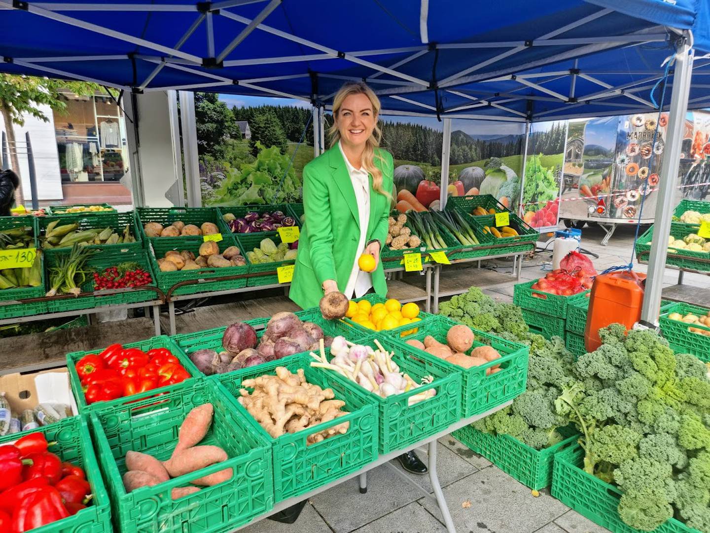 Hanne-Lene Dahlgren har brukt de siste sju årene på å fremme et vegetarisk kosthold. - Man trenger ikke velge enten eller, men både og, og mer grønnsaker, sier hun.