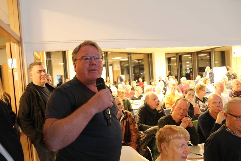 Helge Dagfinn Andersen var en av de mange frammøte som tok ordet. Foto: Arne Birkemo
