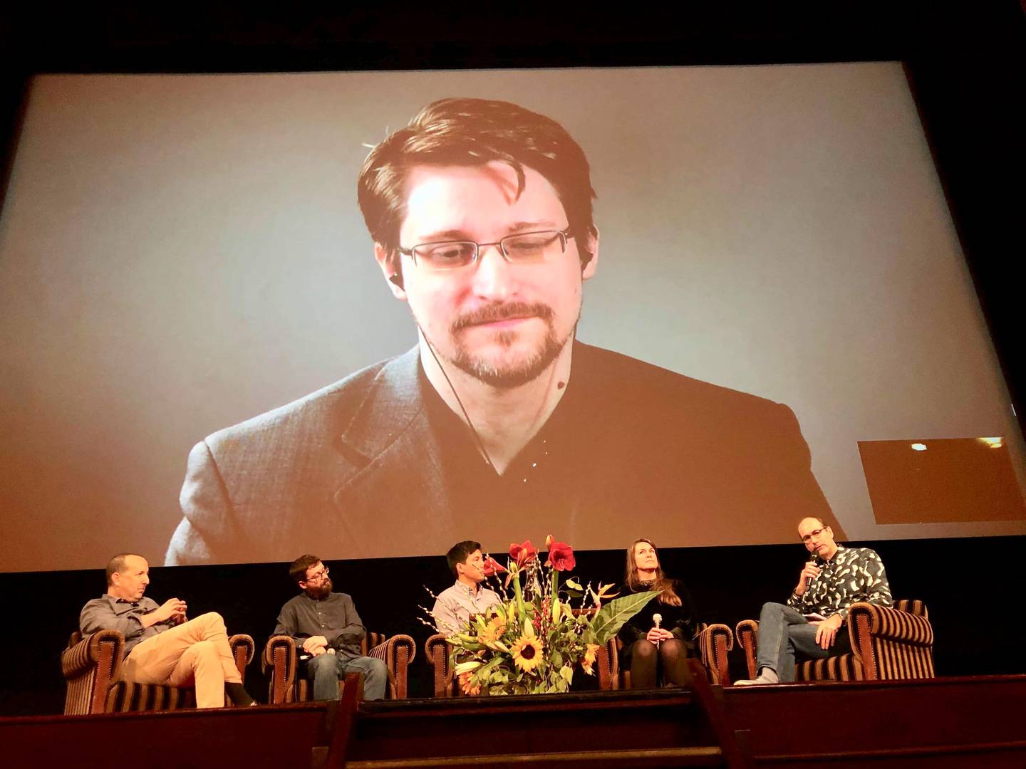 Fra premieren på «iHuman» under dokumentarfestivalen IDFA, der Edward Snowden deltok i panelsamtalen via link.