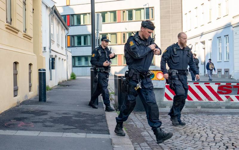 Oslo  20190521.
Politi ved stedet på Hammersborg i Oslo sentrum, der en mann ble knivstukket tirsdag morgen. 
Foto: Paul Kleiven / NTB scanpix