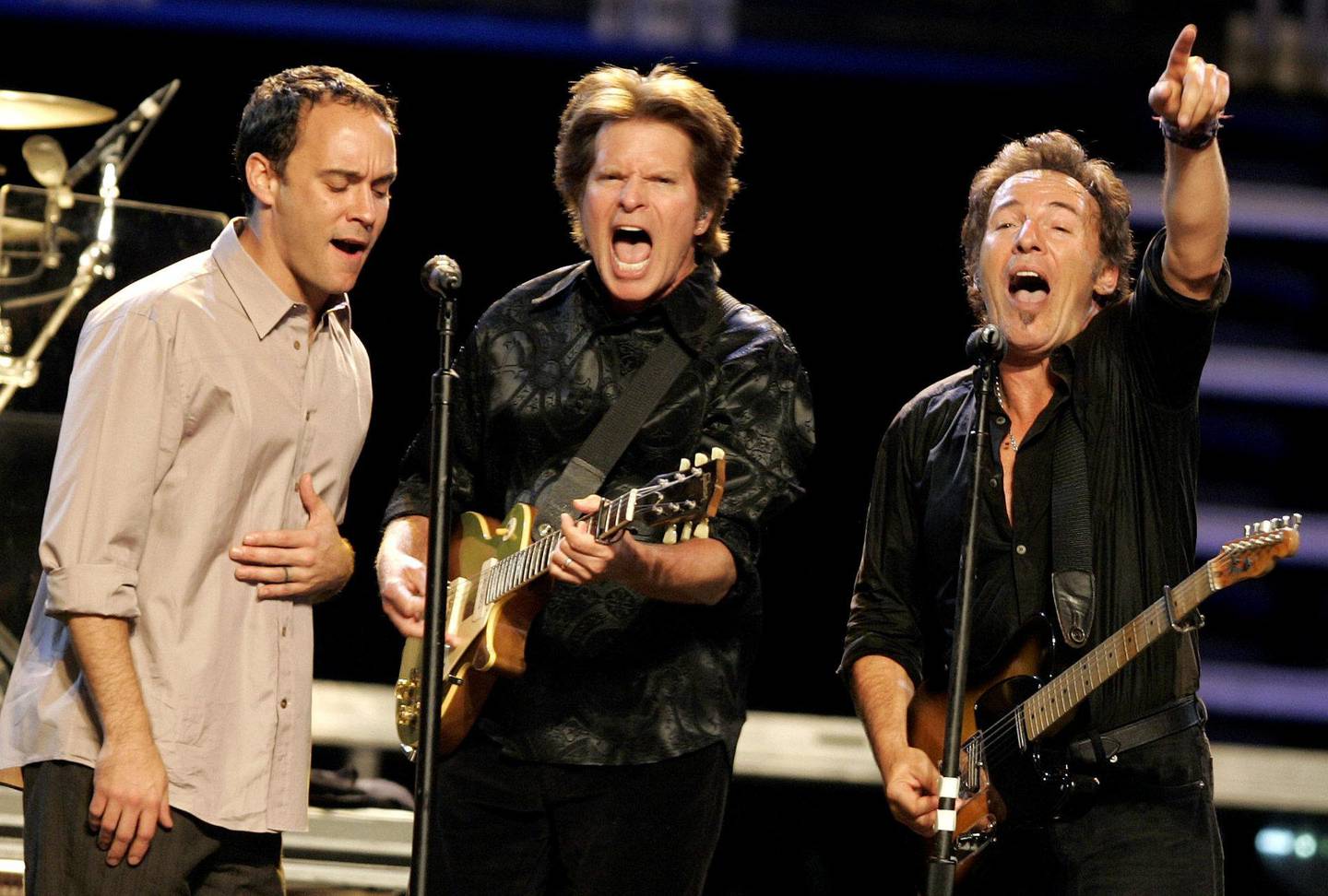 Bruce Springsteen, John Fogerty, Dave Matthews og et stort stjernegalleri framførte den beste sangen til Brinsley Schwarz på valgkampturné i 2004. Foto: Evan Vucci/AP/NTB scanpix