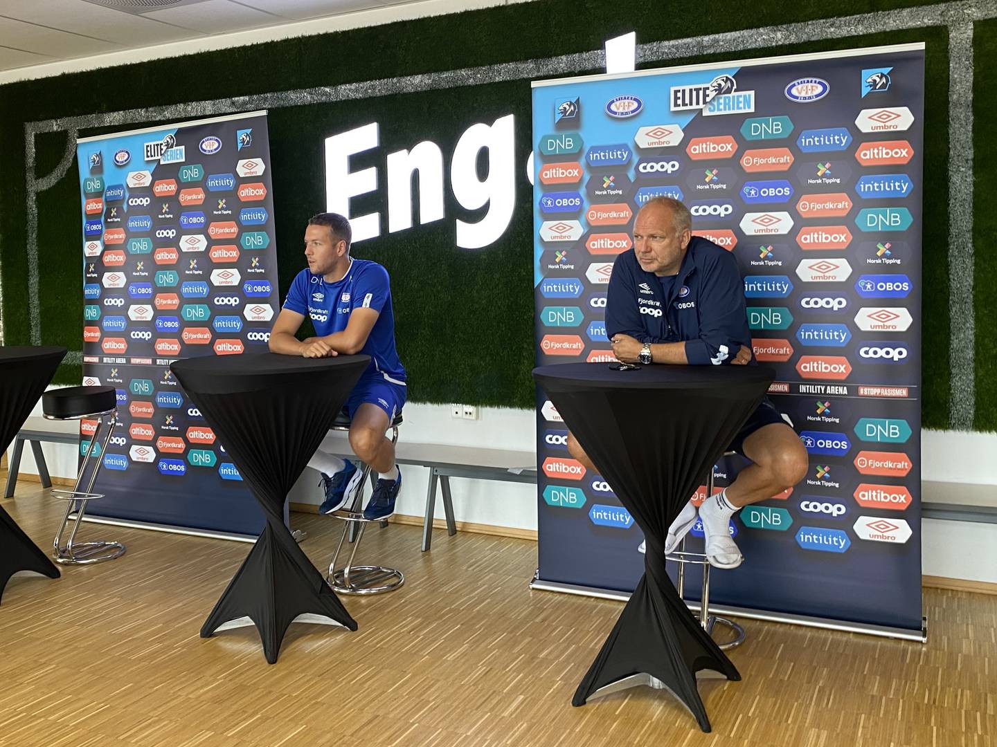 Vålerenga-kaptein Jonatan Tollås Nation og trener Dag-Eilev Fagermo på onsdagens pressekonferanse. Foto: