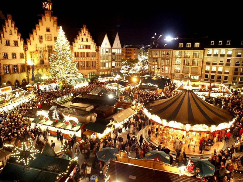 DUFTER: Over de tyske julemarkedene ligger det en eim av glühwein og honningkake. FOTO: GITTE JOHANNESSEN/NTB