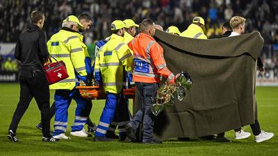 Ajax-kamp stoppet – keeper fikk akutt behandling