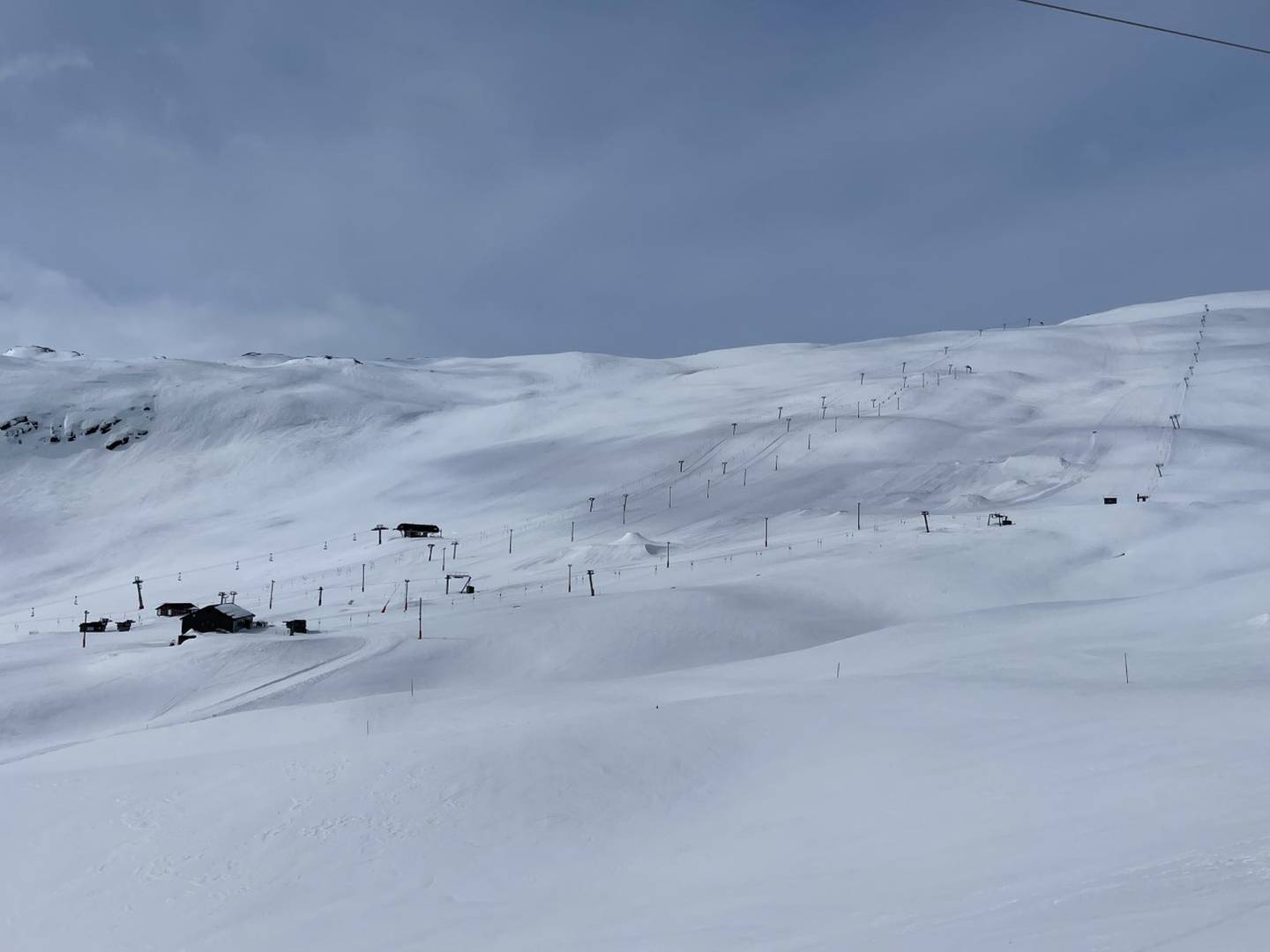 Både Røldal skisenter og Sirdal skisenter er godt forberedte og klare til å ta imot folk til påskeferien på fjellet. Her er et nylig bilde av skitrekket i Røldal.