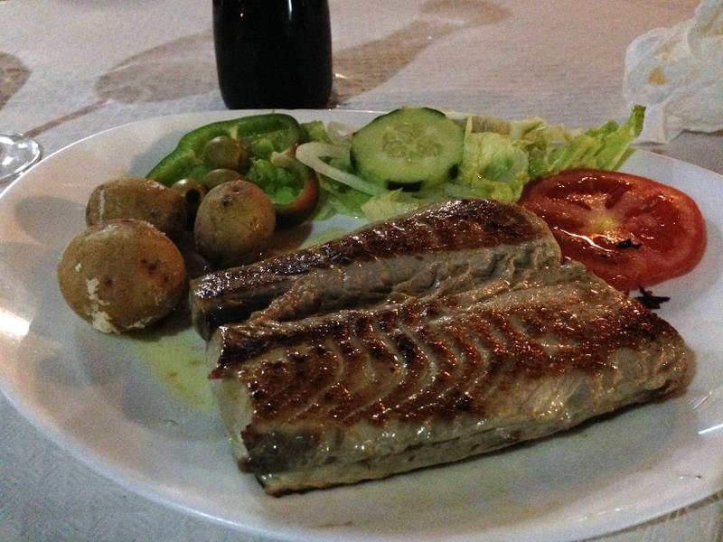 Bonito som er stangfisket av innehaveren av en restaurant i San Sebastian på La Gomera.