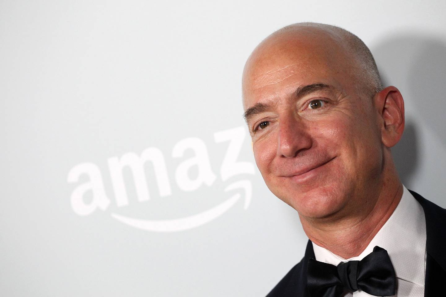 Kjøpelyst og utsikter til et gigantisk Black Friday-salg gjorde at Amazons øverste sjef Jeff Bezos havnet på førsteplassen. 