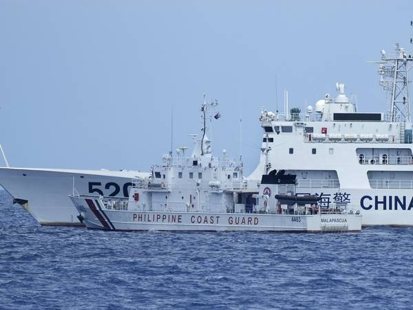 USA anklager den kinesiske kystvakten for å forstyrre filippinske fartøy