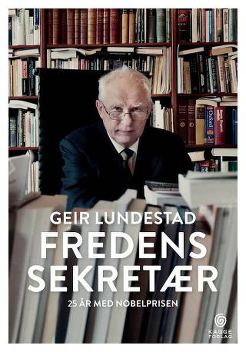 Geir Lundestad, skriver i sin bok at han har hatt 25 gode år som «Fredens sekretær»