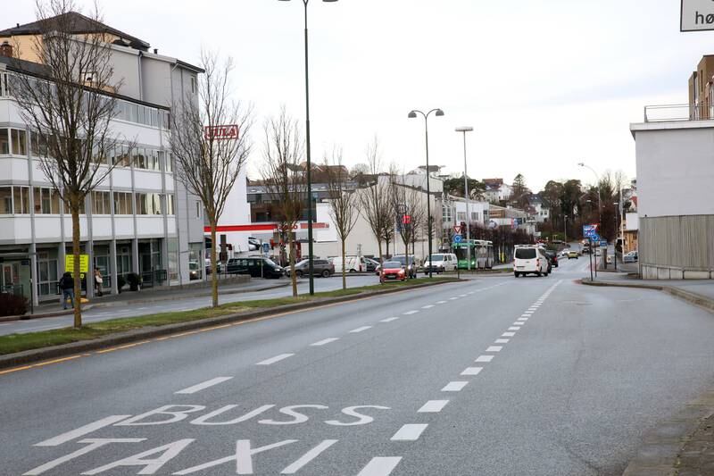 Nå kjøres som kjent bussene ytterst i den nordlige delen av Hillevåg. Bussfilene er planlagt i midten av kjørebanen.