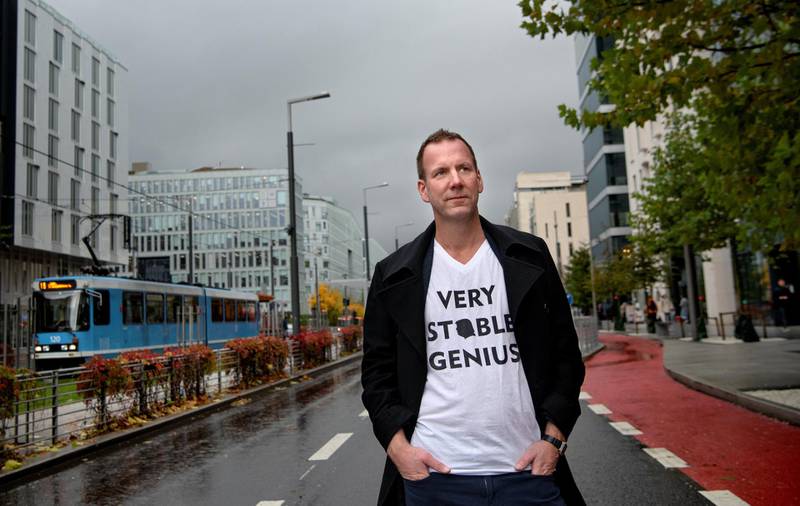 Fortsatt sitter Eirik Bergesen og durer i vei i TV 2s «Trumps verden». Men hva skal han gjøre om Trump taper valget?