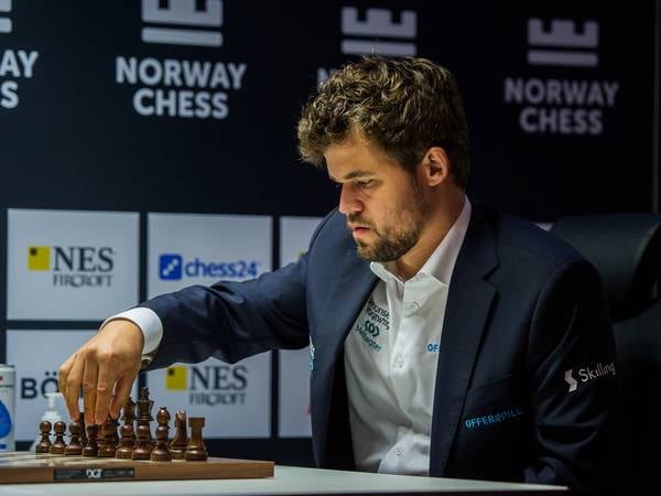 Carlsen slo Caruana og sikret turneringsseieren i Wijk aan Zee