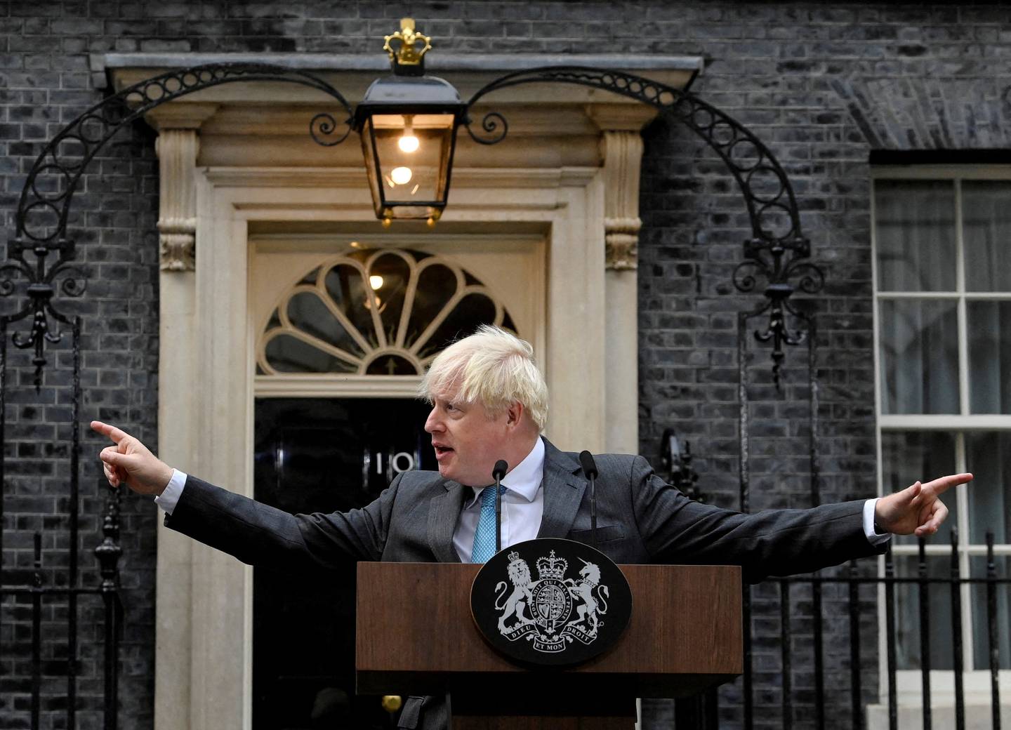 Boris Johnson var stadig i trøbbel i sine tre år som statsminister. Her holder han sin siste tale utenfor Downing Street.
