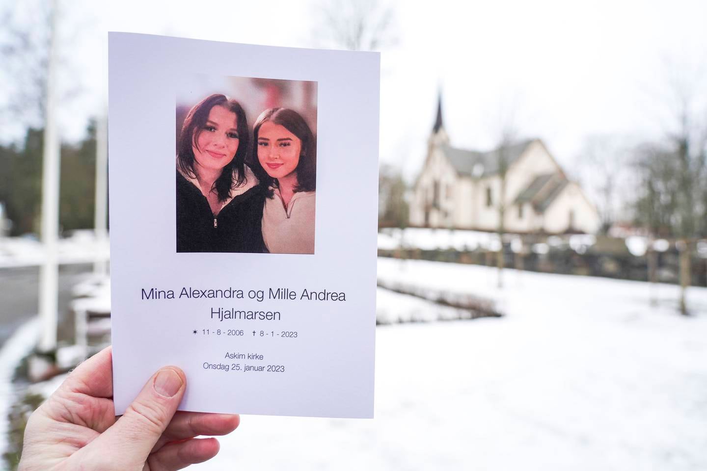 Tvillingene Mina og Mille (16) ble funnet døde i en leilighet i Spydeberg i januar i fjor mens de var i barnevernets omsorg. De døde trolig av overdose.