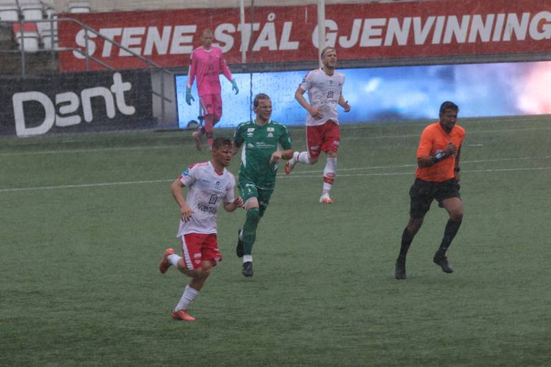 FFK og Alexander Zoulakis restartet oppkjøringen til årets sesong i Postnordligaen med 1-0 hjemme mot Kvik Halden - i styrtregn.