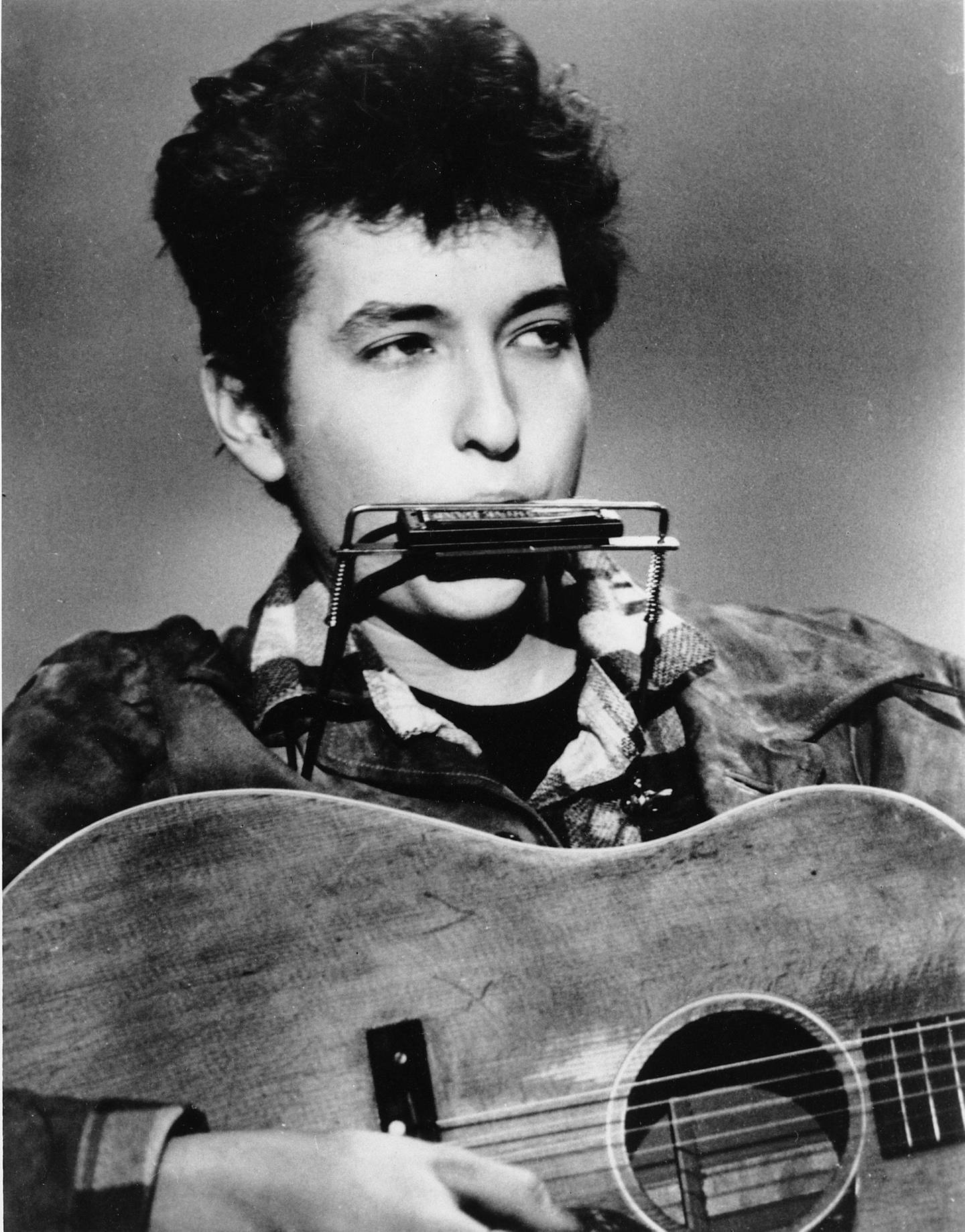 Bob Dylan slik han ble kjent i 1963 - alene med munnspill og gitar.
