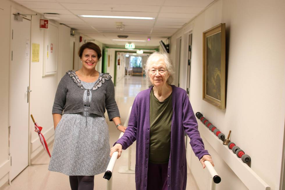 75 år gamle Berit Irene Bredtun trives på Lilleborg helsehus, hvor hun får nødvendig rehabilitering etter et sykehusopphold.  Nå lover helsebyråd Tone Tellevik Dahl, mer penger for å styrke helsehustilbudet.