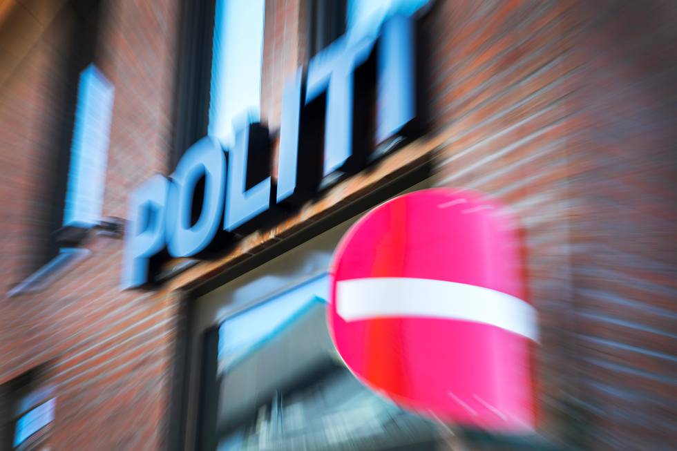 Tønsberg  20180509.
Politi logo på vegg og innkjøring forbudt skilt.
Foto: Gorm Kallestad / NTB scanpix