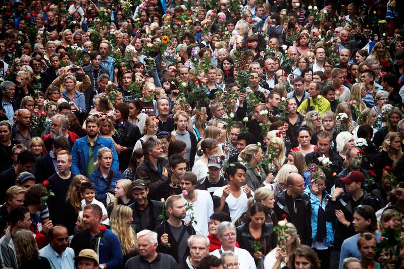 Mer enn ett hundre tusen mennesker tok til gatene i Oslo mandagen etter terroren 22. juli 2011 for å vise støtte og omsorg for de omkomne etter bomben i regjeringskvartalet og i massakren på Utøya.