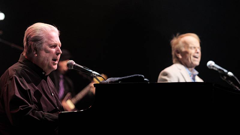 Brian Wilson var ikke  i sin beste form i Oslo Spektrum, men Al Jardine og alle hans andre musikere sørget igjen for en strålende konsert. FOTO: MODE STEINKJER
