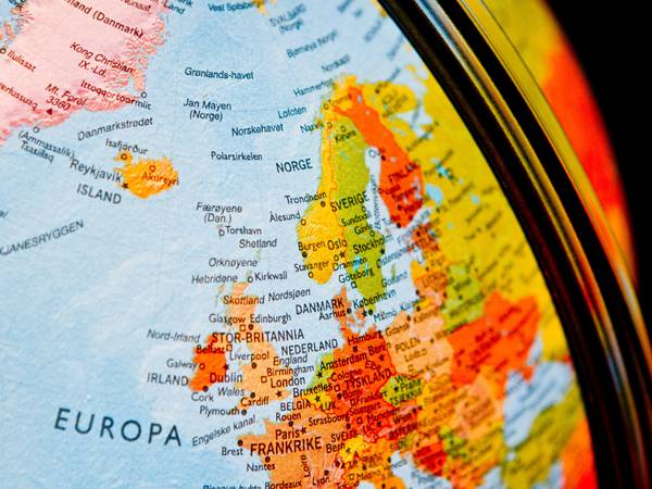 Regjeringen fraråder reiser til Italia og Slovenia – svenske regioner og Sjælland fra rødt til gult